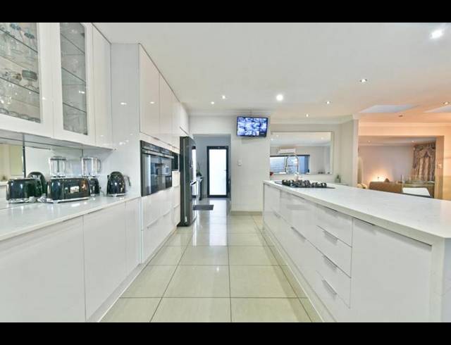 7 BEDROOM HOUSE FOR SALE IN GLENVISTA